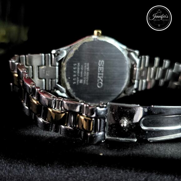 Seiko Women's Vintage V137-0AA0 Two-Toned Mother of Pearl Solar Watch - Picture 9 of 13